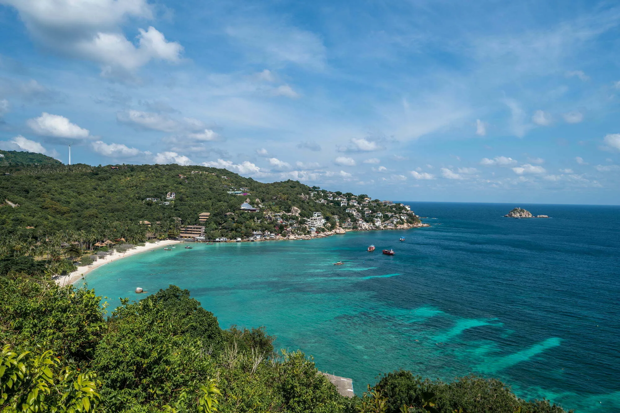 Sun Suwan Viewpoint auf Koh Tao mit Blick auf die Shark Bay