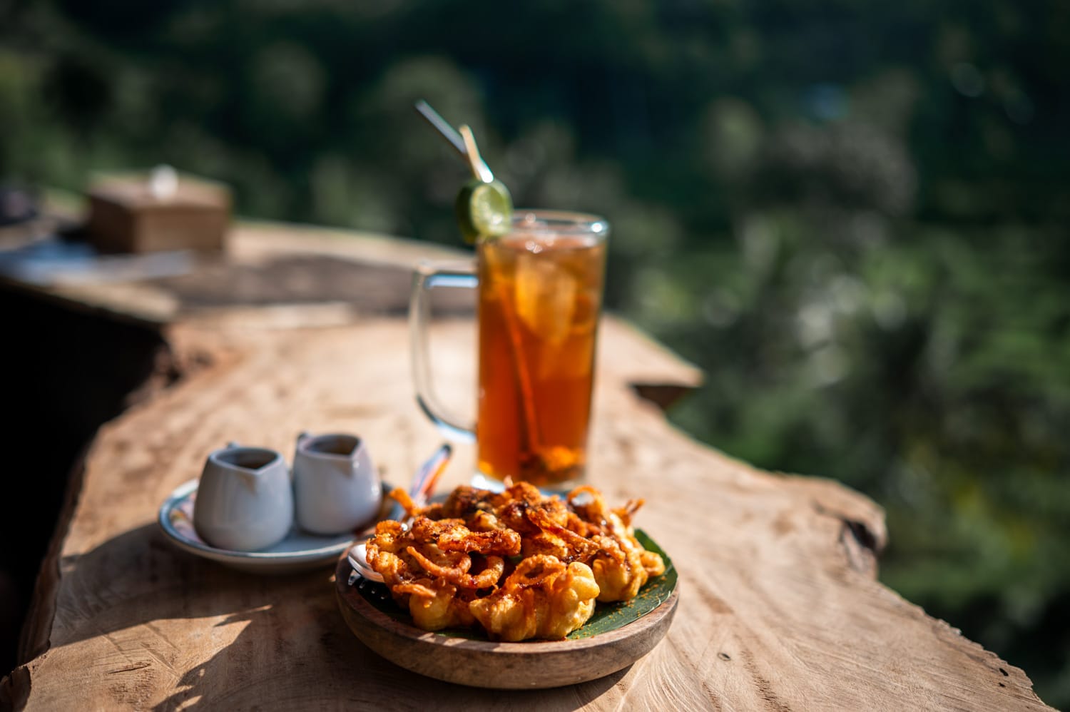 Frittierte Banane in einem Restaurant an den Berine Reisterrassen in Amed auf Bali