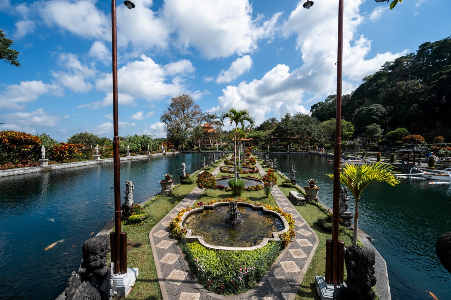 Parkanlage des Tirta Gangga auf Bali