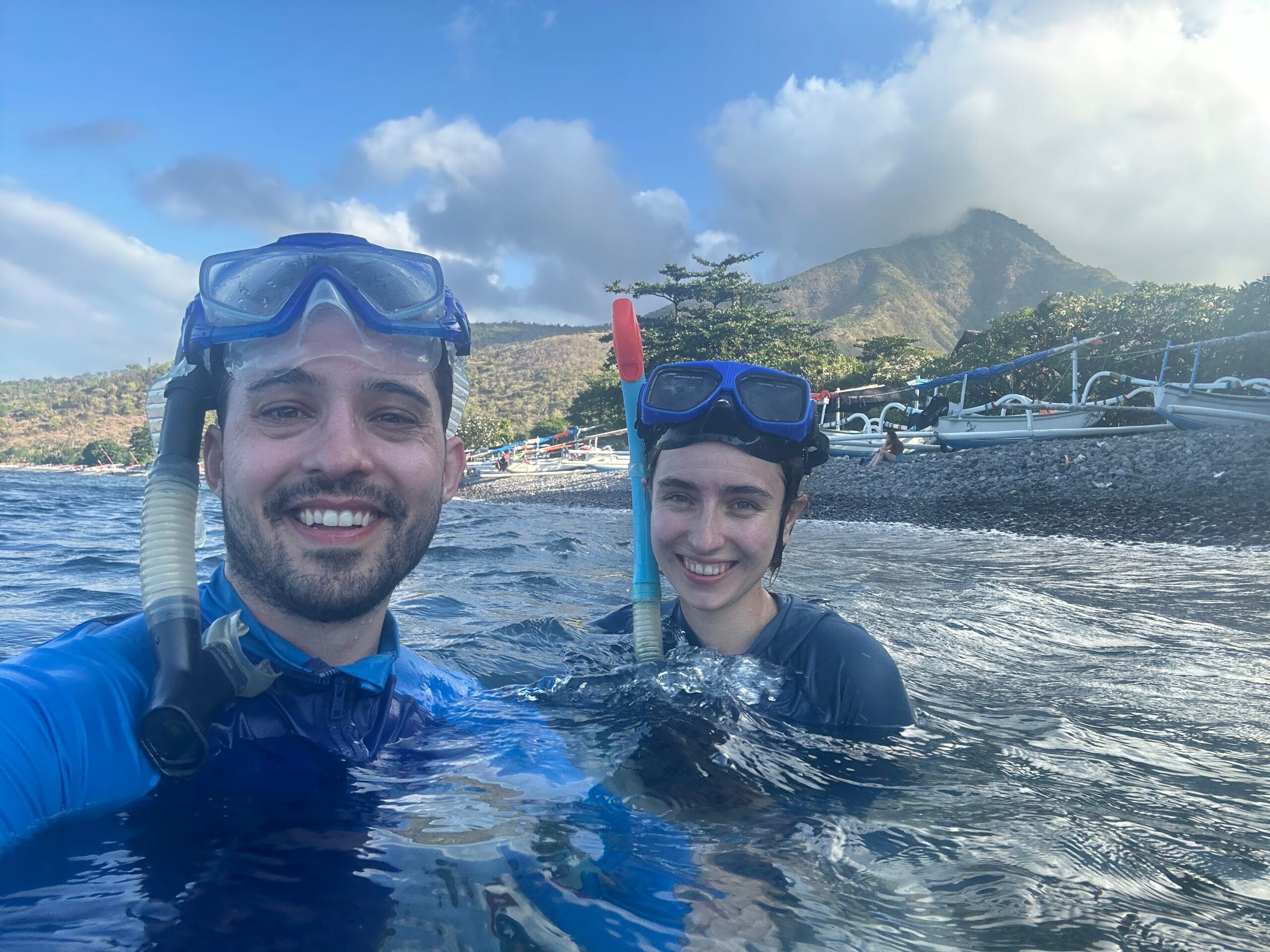 Nils Alexander Kemna und Vanessa Mosch schnorcheln am Japanese Ship Wreck in Amed auf Bali