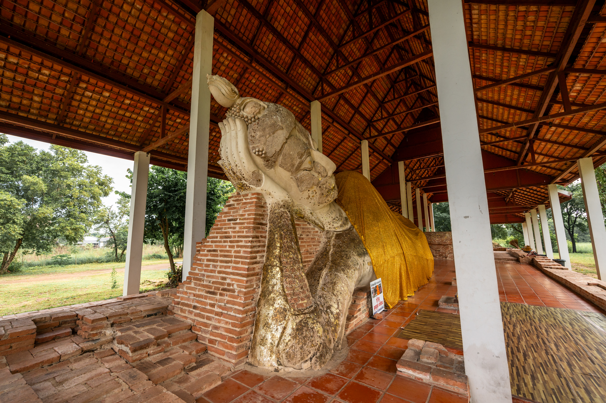 Ayutthaya (34) liegender buddha im Wat Phra Non