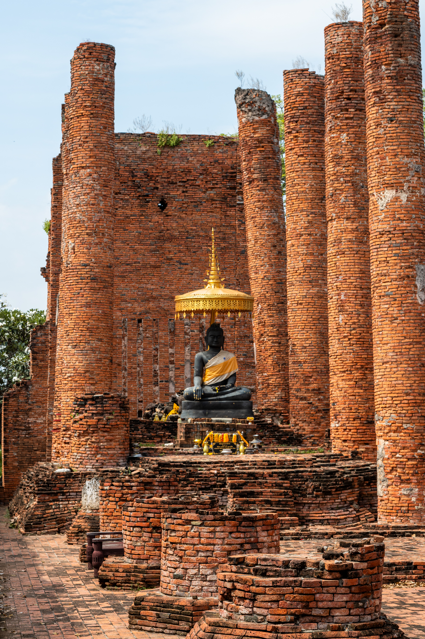 Ayutthaya (47) Säulen im Wat Thammikarat