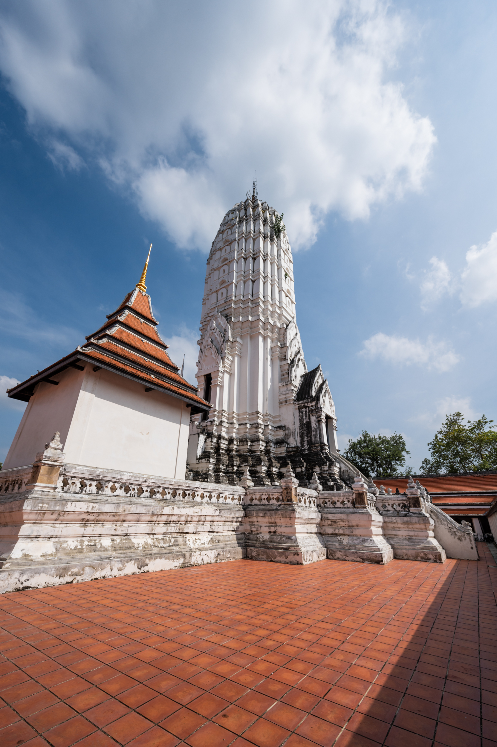 Ayutthaya (53) weißer prang im Wat Phutthai Sawan