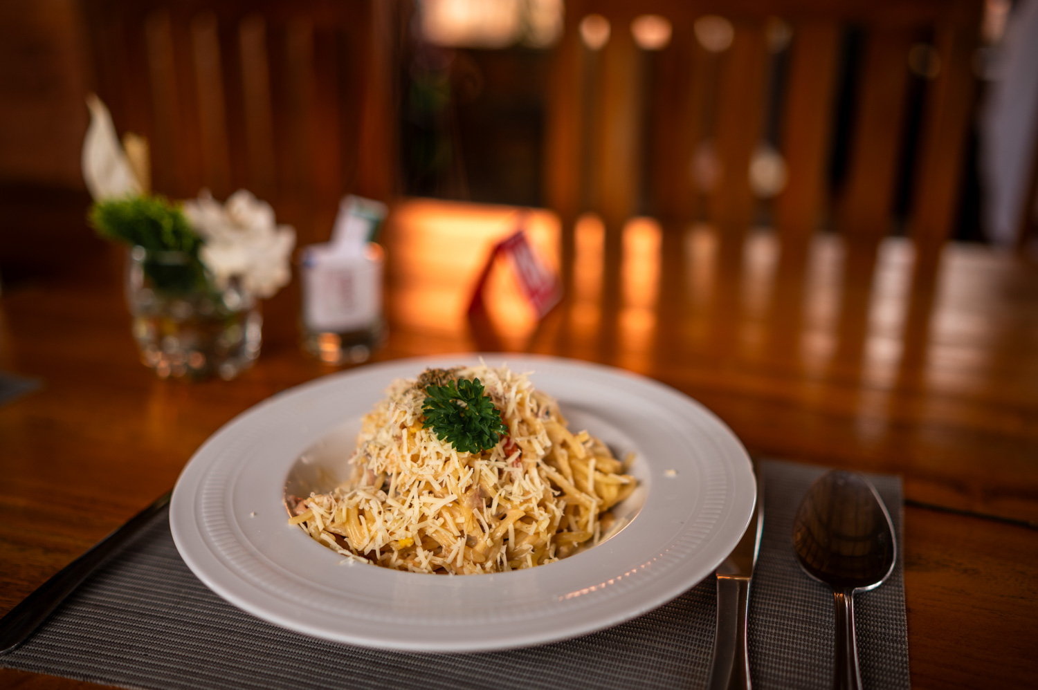 Bali Belly (1) Spaghetti Carbonara in einem Restaurant in Munduk auf Bali