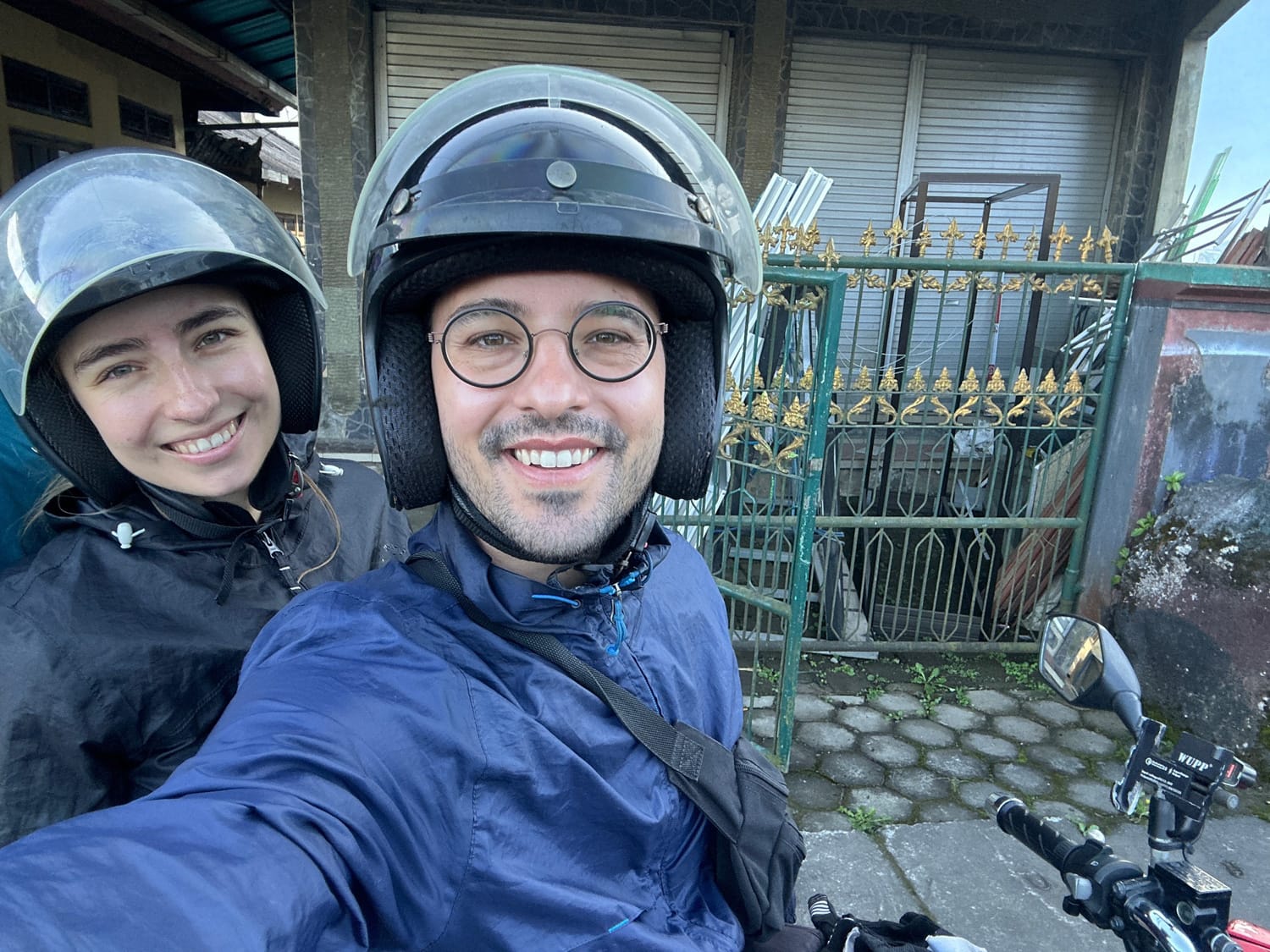 Bali-Rundreise-2-Wochen-selfie Vanessa Mosch und Nils Alexander Kemna erkunden Bali auf einem Roller