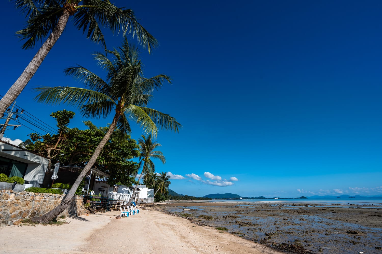 Bang Makham Beach Tag Bang Makham Beach auf Koh Samui bei Mittagssonne und Ebbe