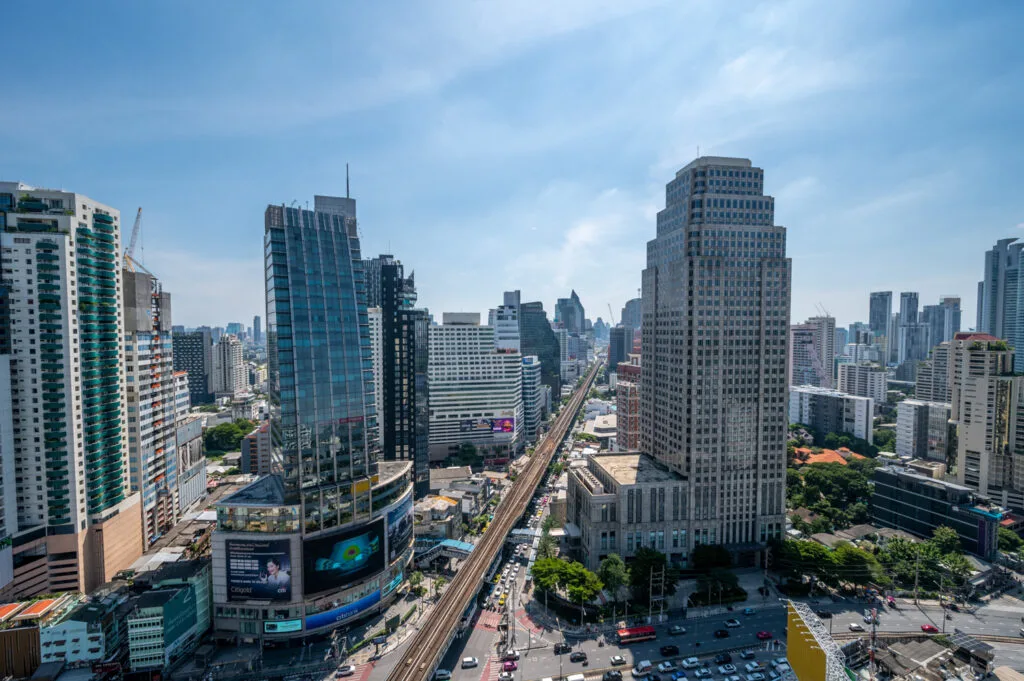 Skyline an der Asok-Kreuzung im Bangkoker Stadtteil Sukhumvit