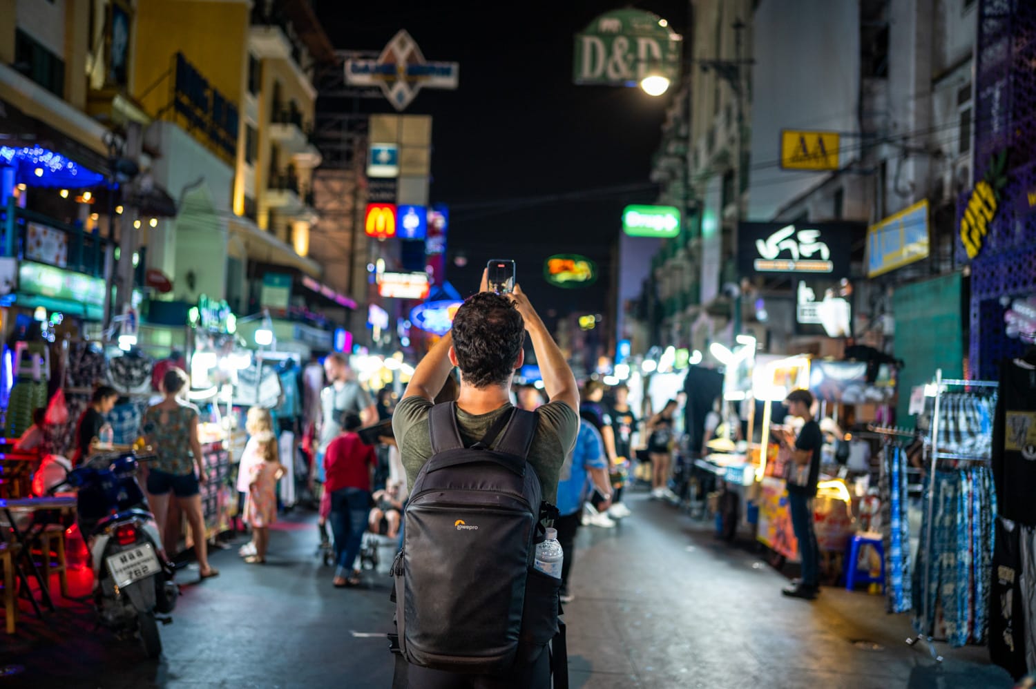 Bangkok Hotel Empfehlungen (21) Nils Alexander Kemna auf der Khao San Road
