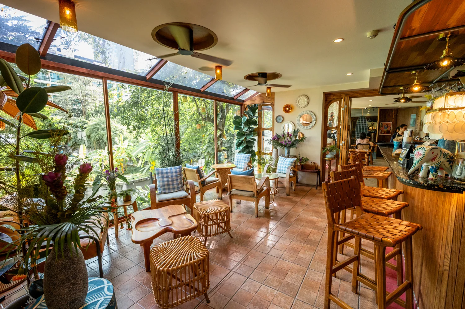 Restaurant des Tints of Blue Hotels in Bangkok