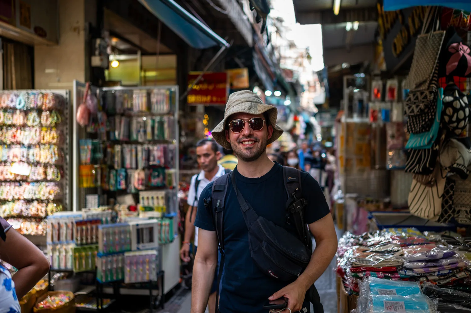 Nils Alexander Kemna in den Gassen von Bangkoks China Town