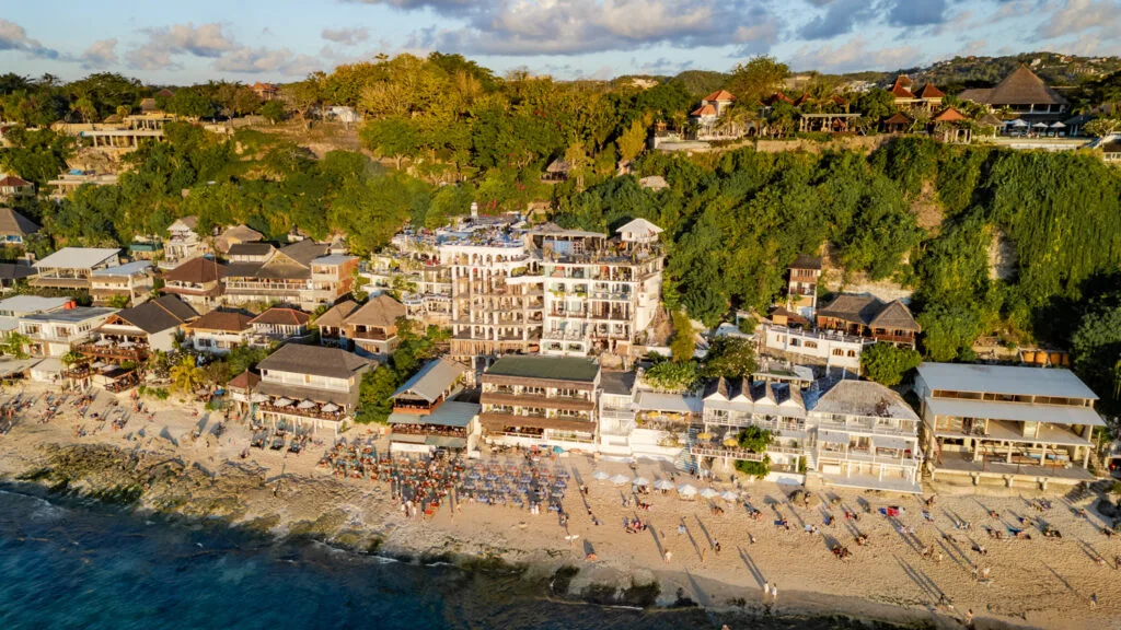 Drohnenfoto des Bingin Beach in Uluwatu
