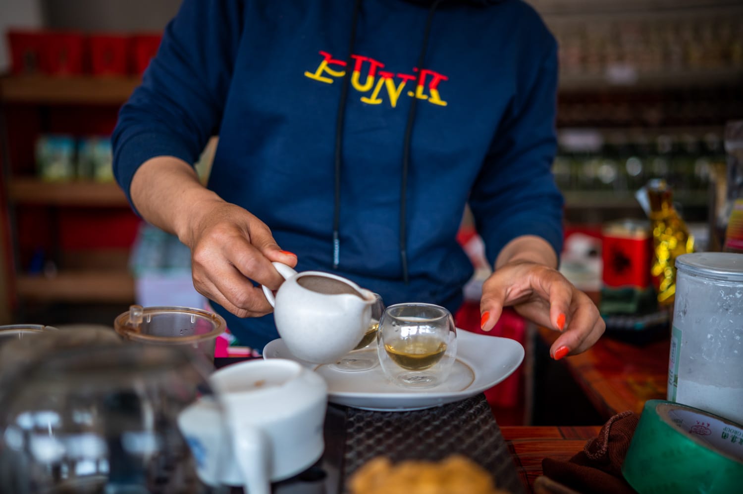 Tee im chinesischen Dorf Arunothai