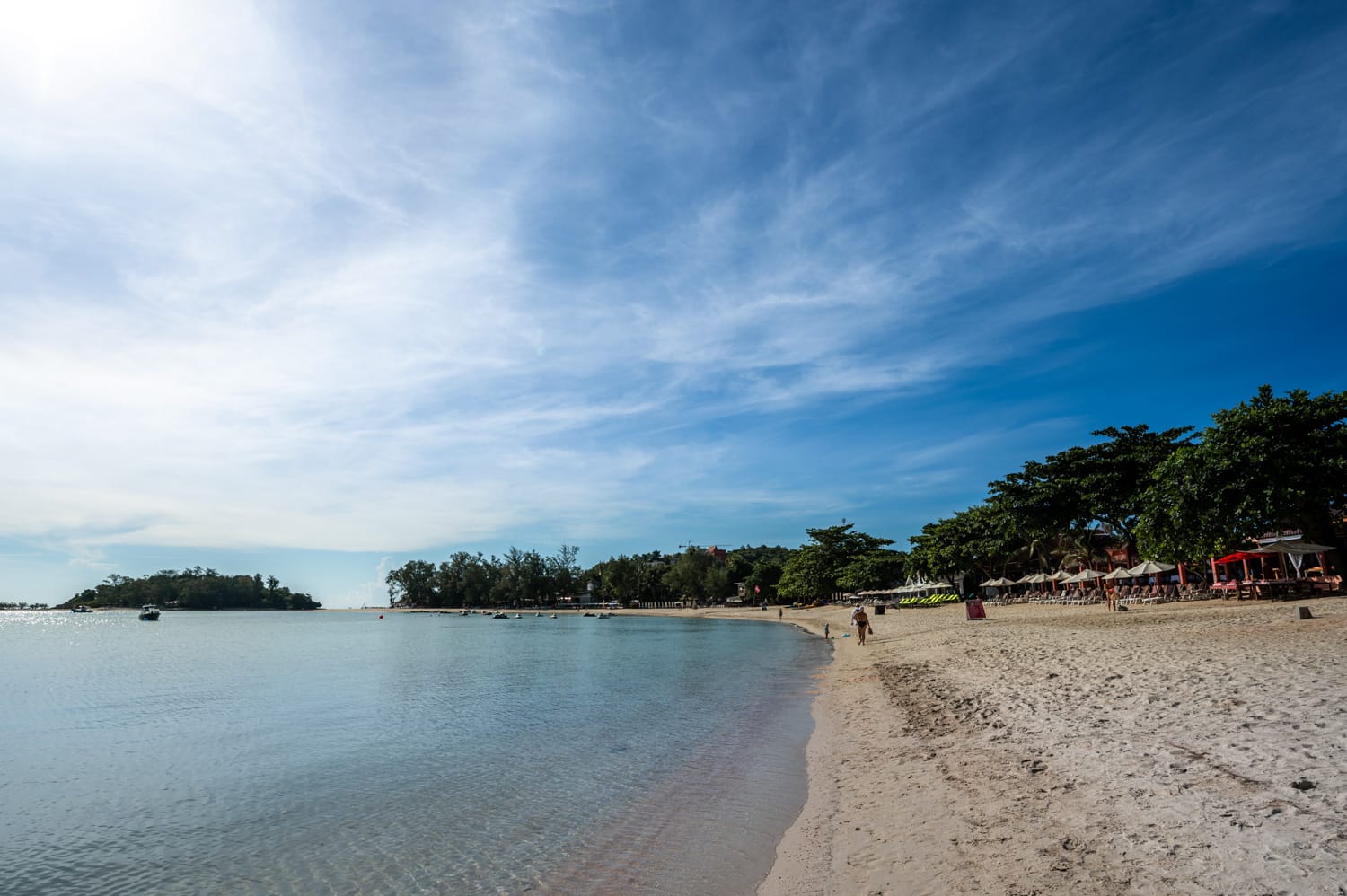 Choeong Mon Beach (1) Wenige Touristen am Morgen am Choeng Mon Beach auf Koh Samui