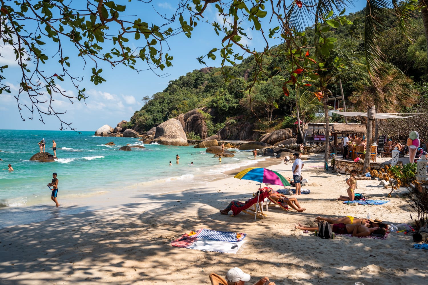 Crystal Beach Sehr viele Touristen während der Hochsaison am Crystal Beach auf Koh Samui