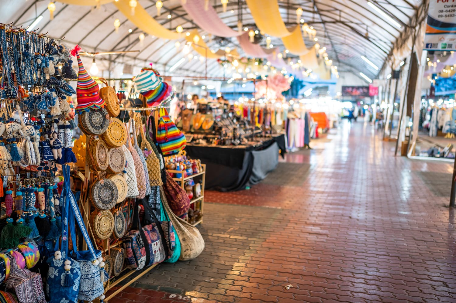 Shopping auf dem Chiang Mai Night Bazaar