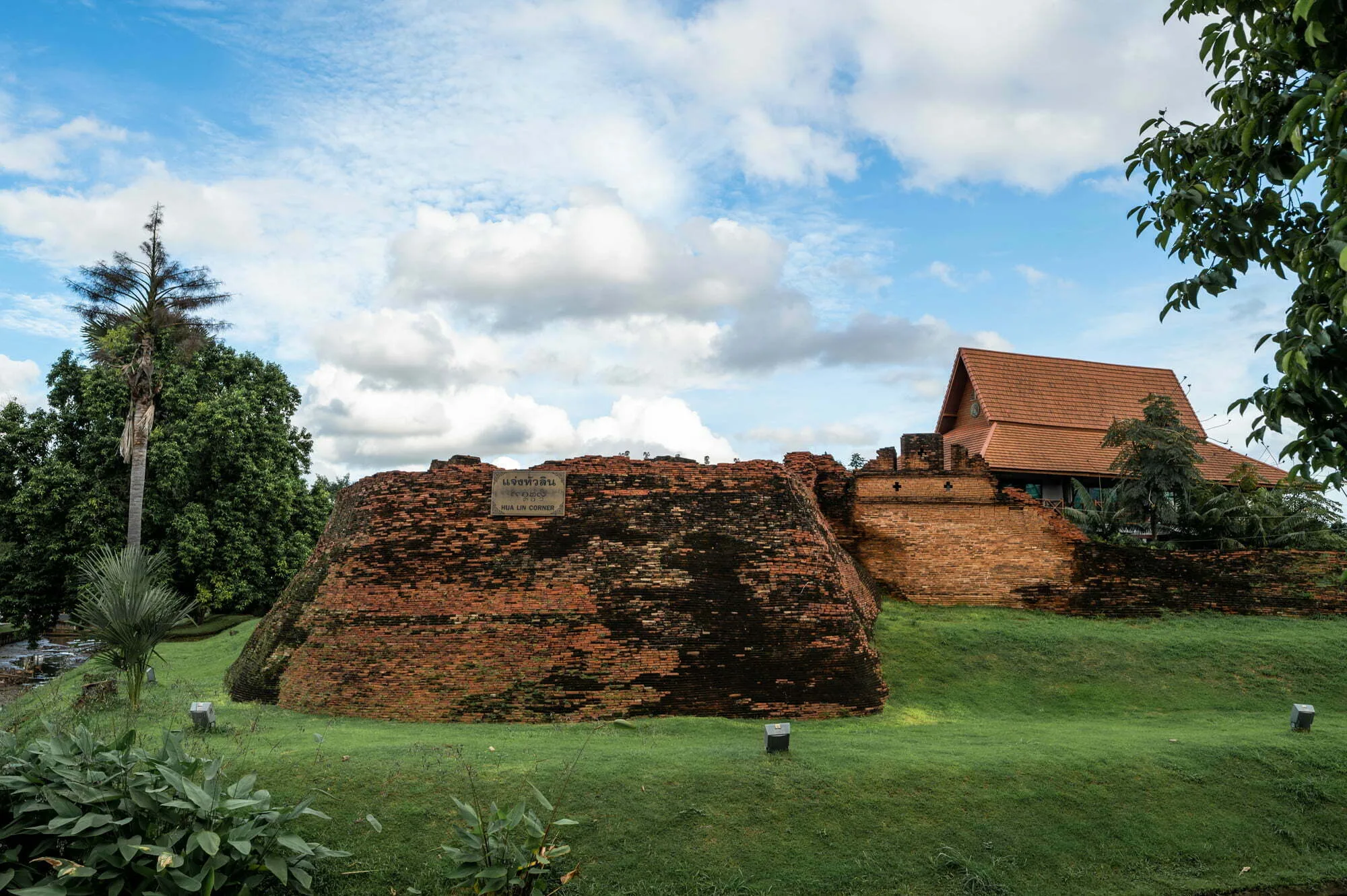 Chiang Mai Stadtmauer Reste der historischen Stadtmauer von Chiang Mai