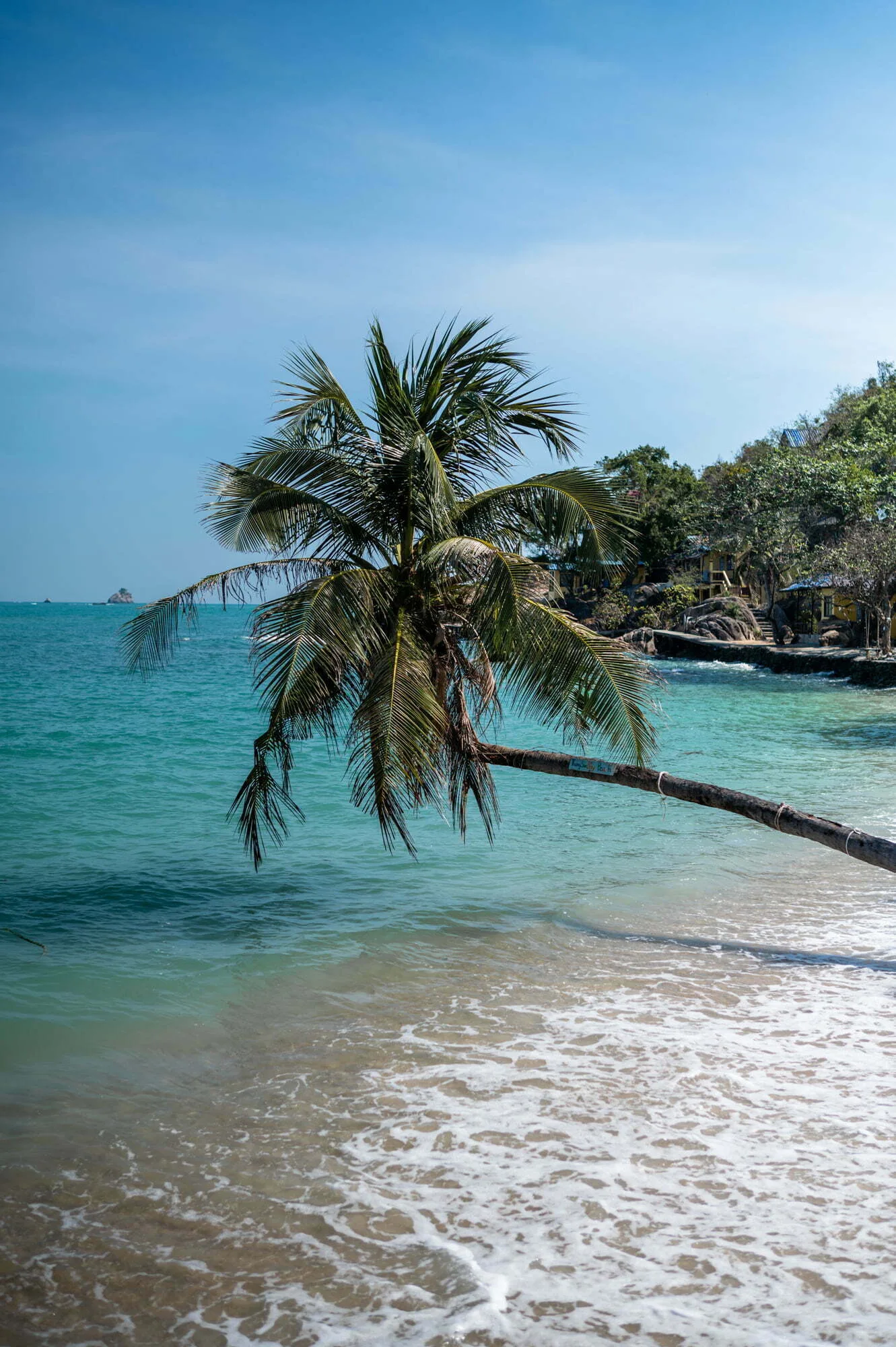 Leicht bewölkter Himmel auf Koh Samui zum Beginn der Regenzeit
