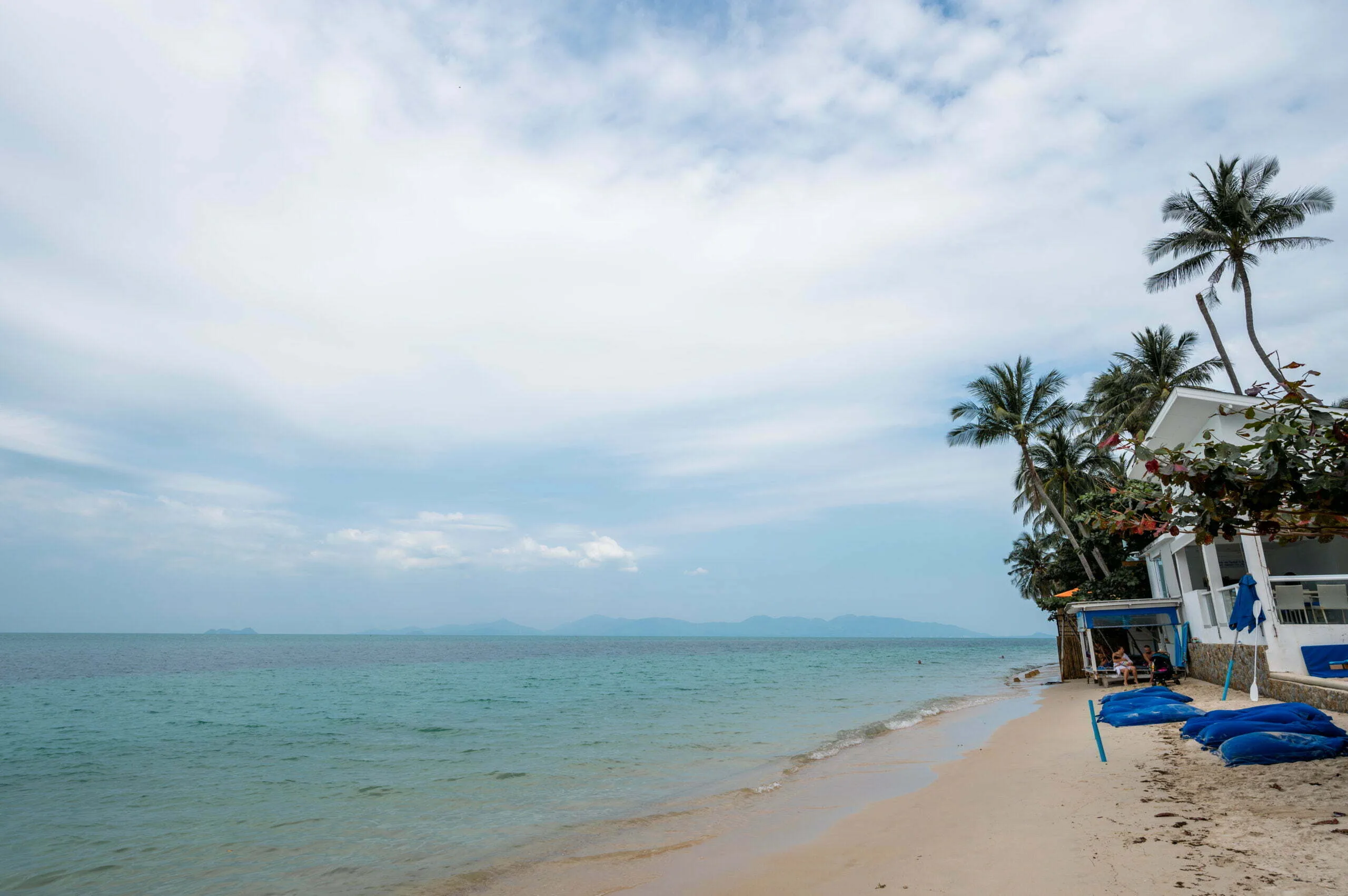 ban-tai-beach-koh-samui-flut Der Ban Tai Beach wird bei Flut überschwemmt