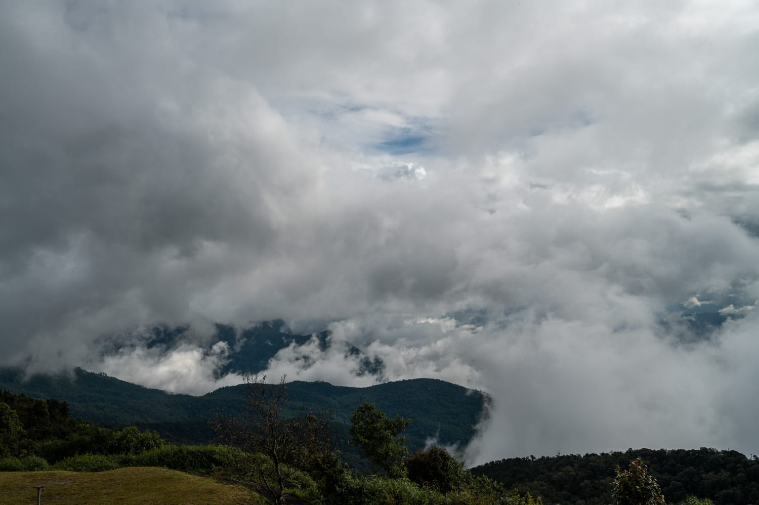 Doi Inthanon Nationalpark (5) Ausblick am Kew Mae Pan Viewpoint im Doi Inthanon Nationalpark