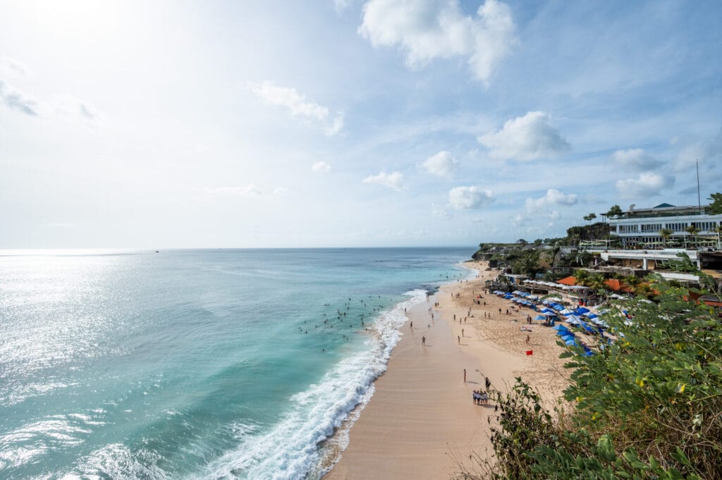 Ausblick auf den Dreamland Beach in Uluwatu