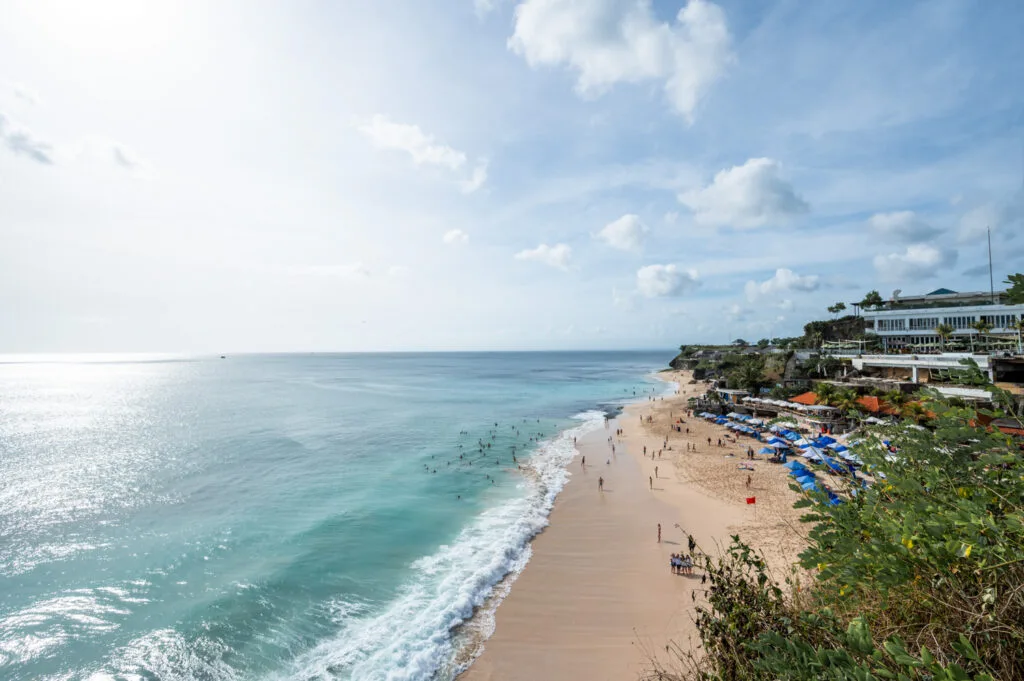 Ausblick auf den Dreamland Beach in Uluwatu