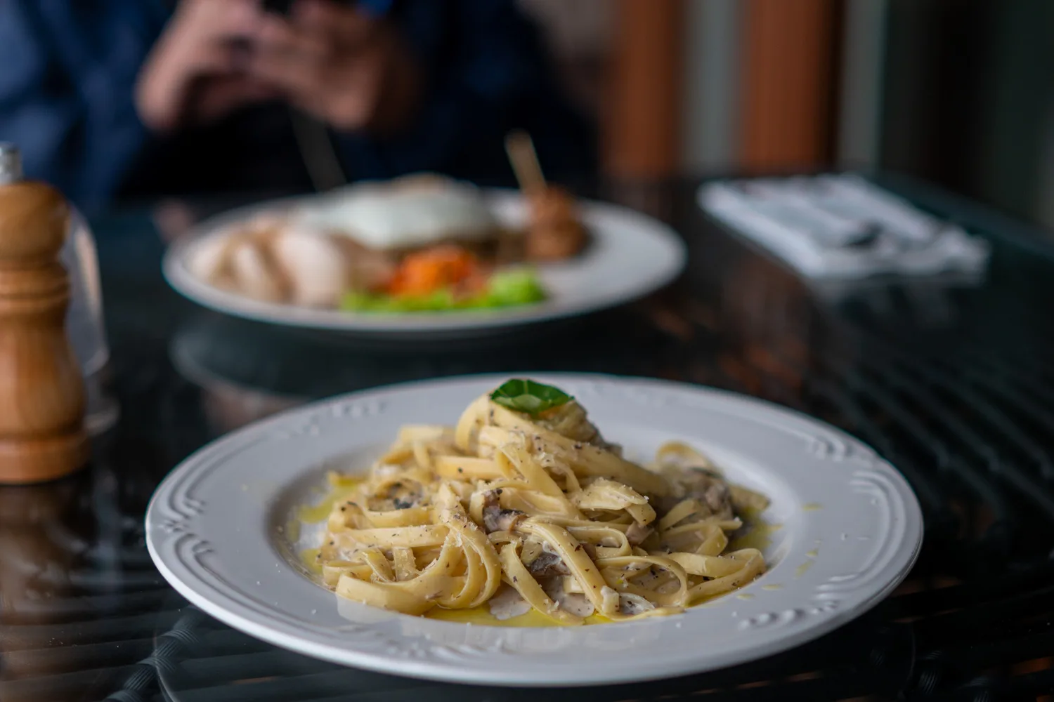 Green Kopi Restaurant Munduk Fettuccine mit Trüffel beim Essen im Greep Kopi Restaurant in Munduk auf Bali