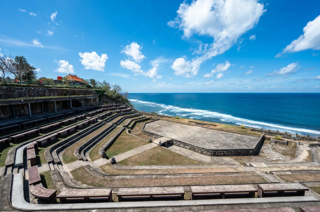 Amphitheater oberhalb des Gunung Payung Beach