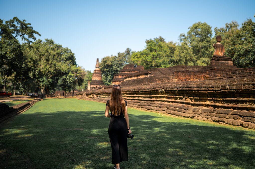 Vanessa Mosch in der zentralen Zone des Kamphaeng Phet Historical Park