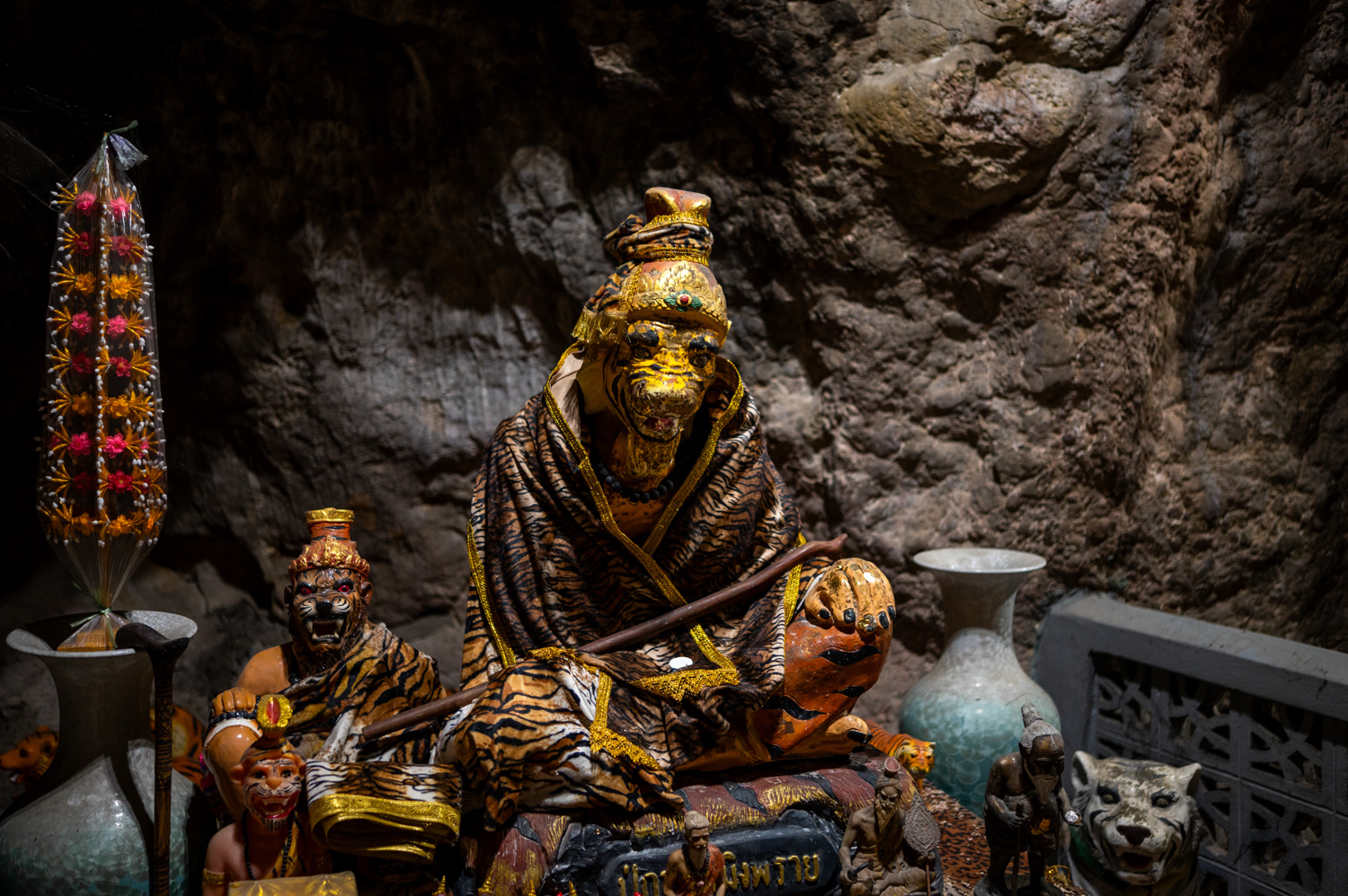 Kanchanaburi (67) Tigerfigur im Tiger Cave Temple Wat Tham Suea in Kanchanaburi