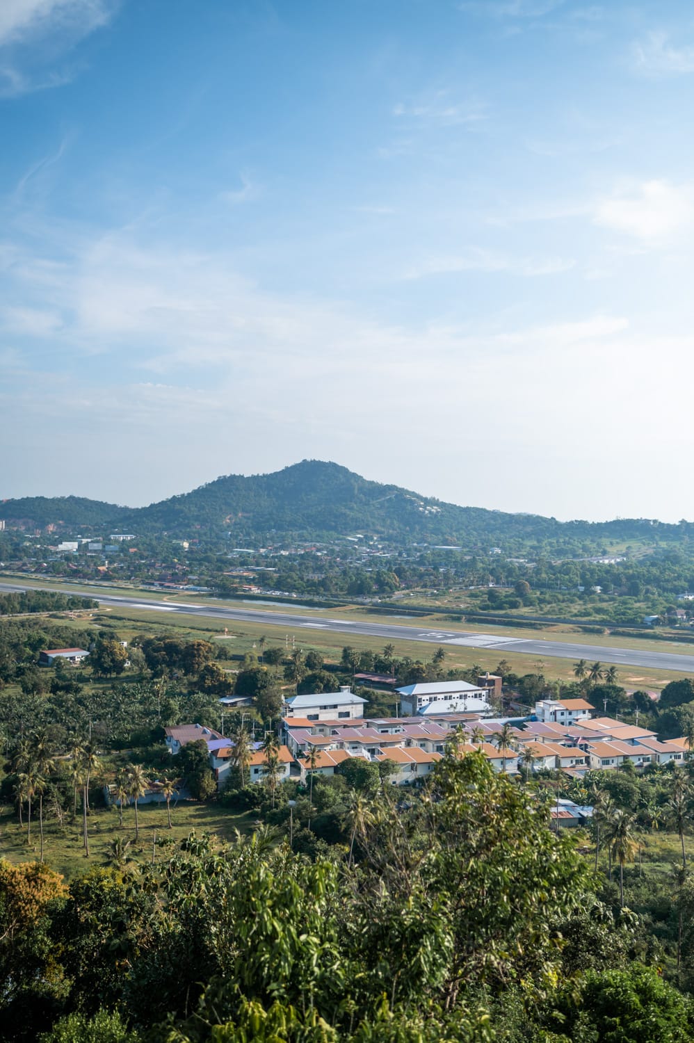 Khao Hua Jook Pagoda (3) Ausblick auf den Flughafen von Koh Samui von der Khao Hua Jook Pagoda