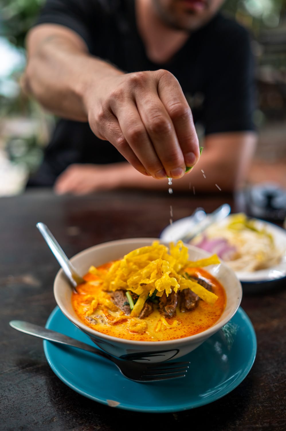Khao Soi auf Koh Samui Nils Alexander Kemna testet ein Khao-Soi-Restaurant auf Koh Samui für den kompletten Reiseführer Koh Samui