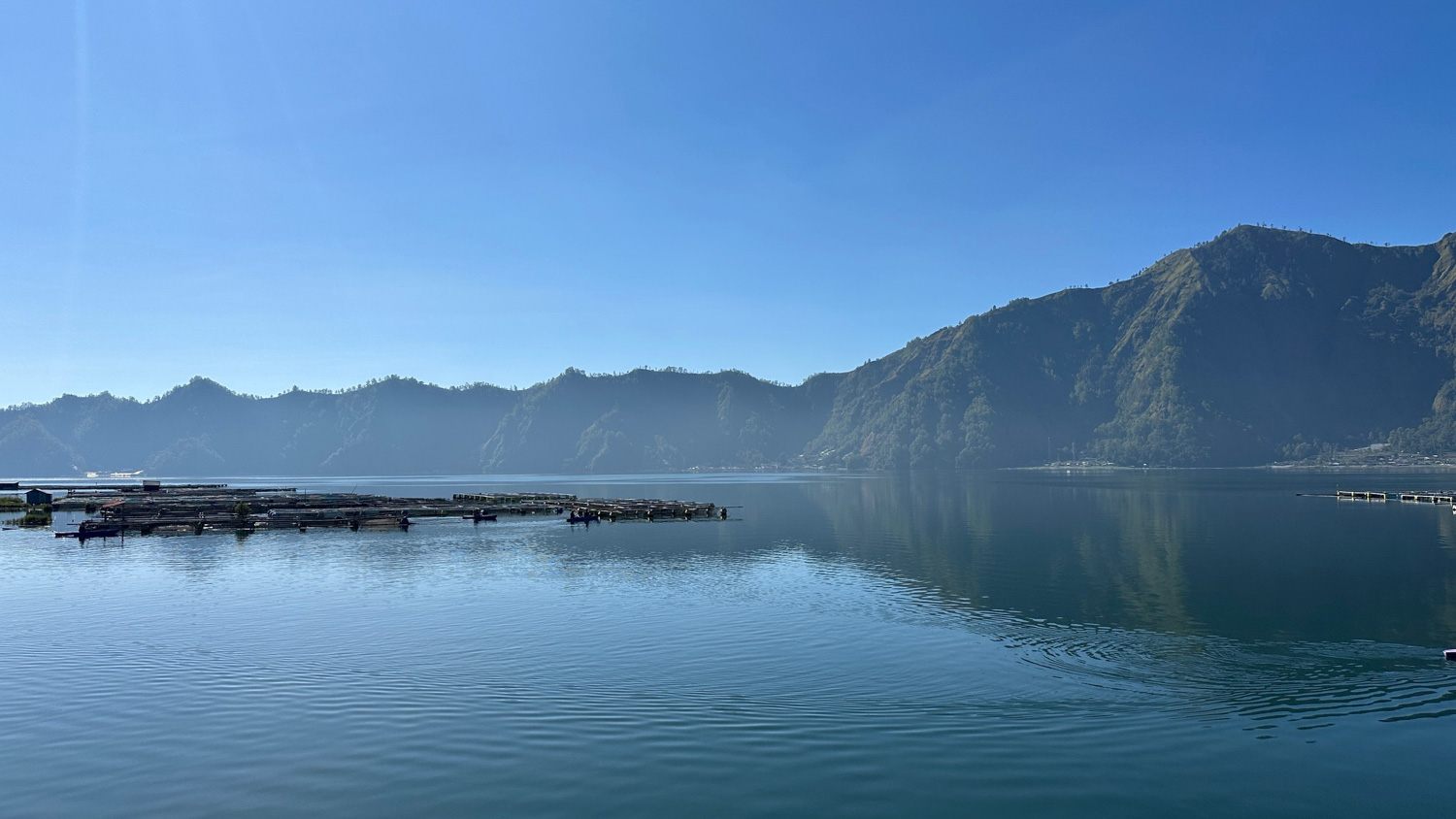 Kintamani Bali (1) Ausblick von den heißen Quellen auf den Kratersee Danau Batur
