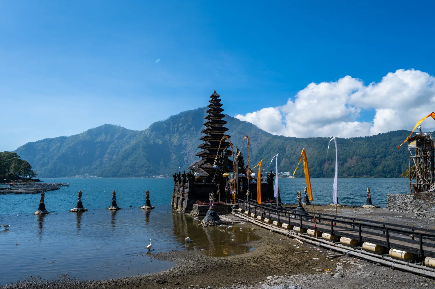 Kintamani Bali (18) Pura Jati Segara auf dem Kintamani-See