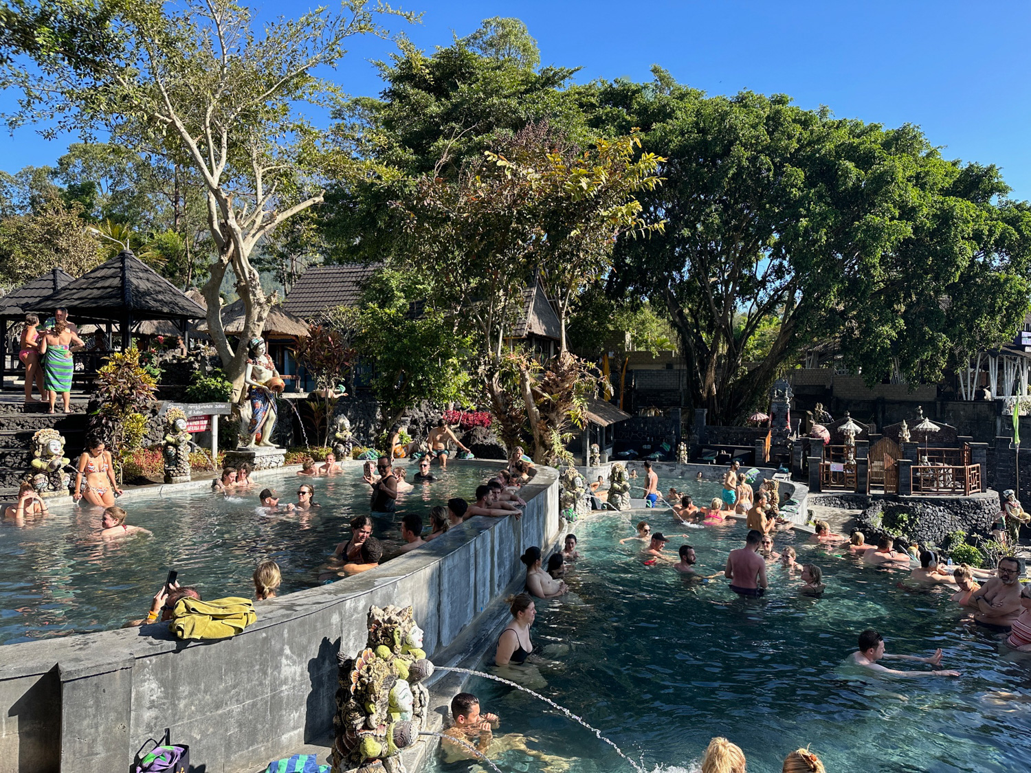 Kintamani Bali (26) Die beliebten heißen Quellen in Kintamani