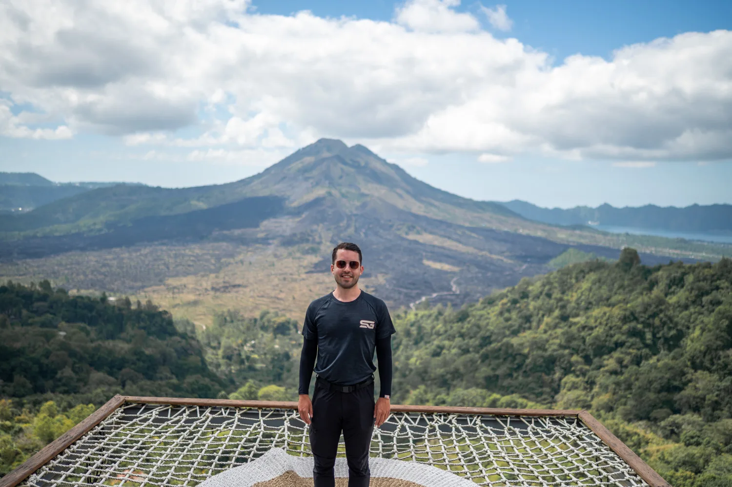Kintamani Bali (6) Ich im Montana Café mit Ausblick auf den Mount bAtur