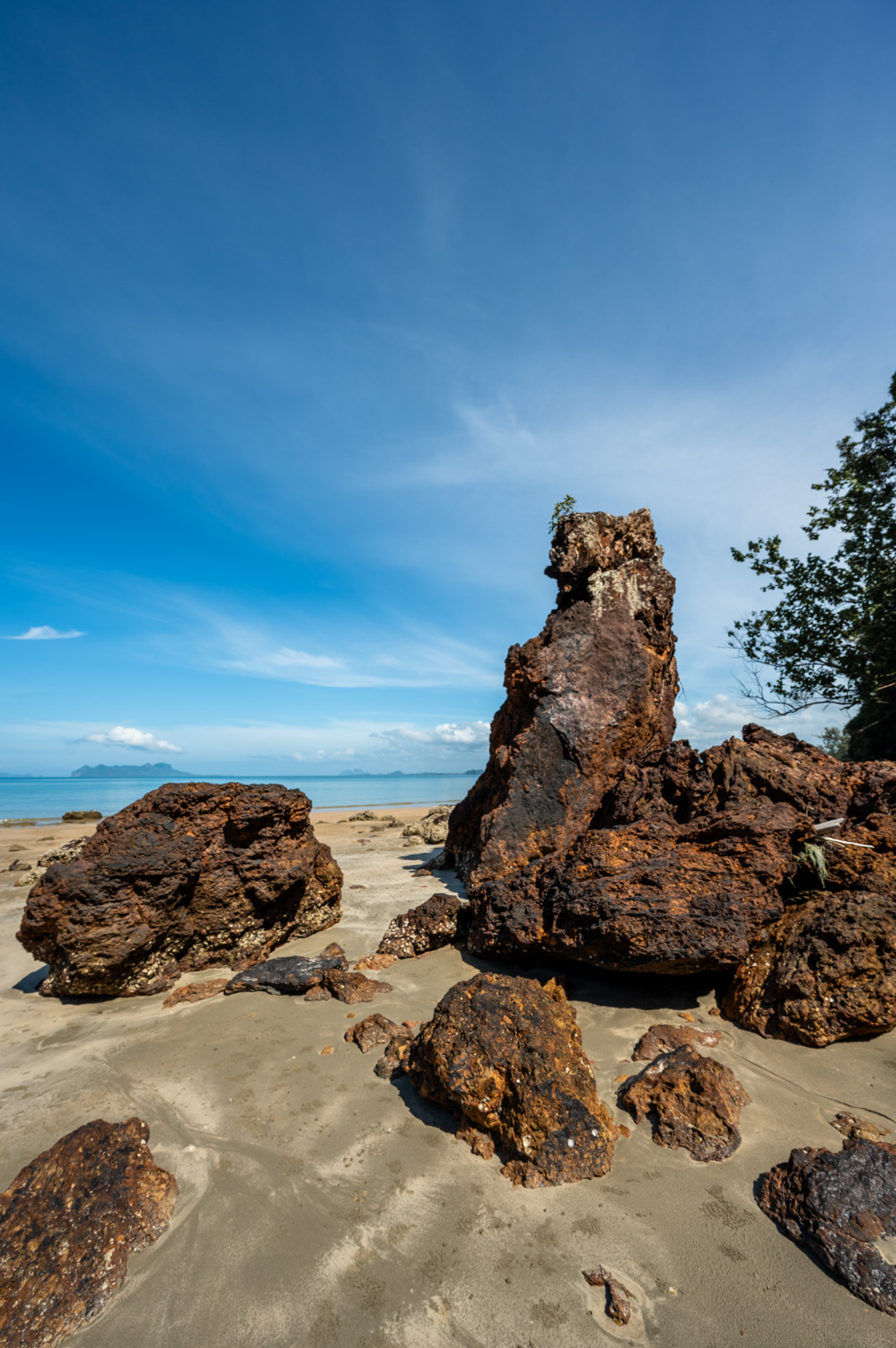 Koh Libong (12) Steinformationen aus Vulkangestein am Toh Gae Waterfall auf Koh Libong