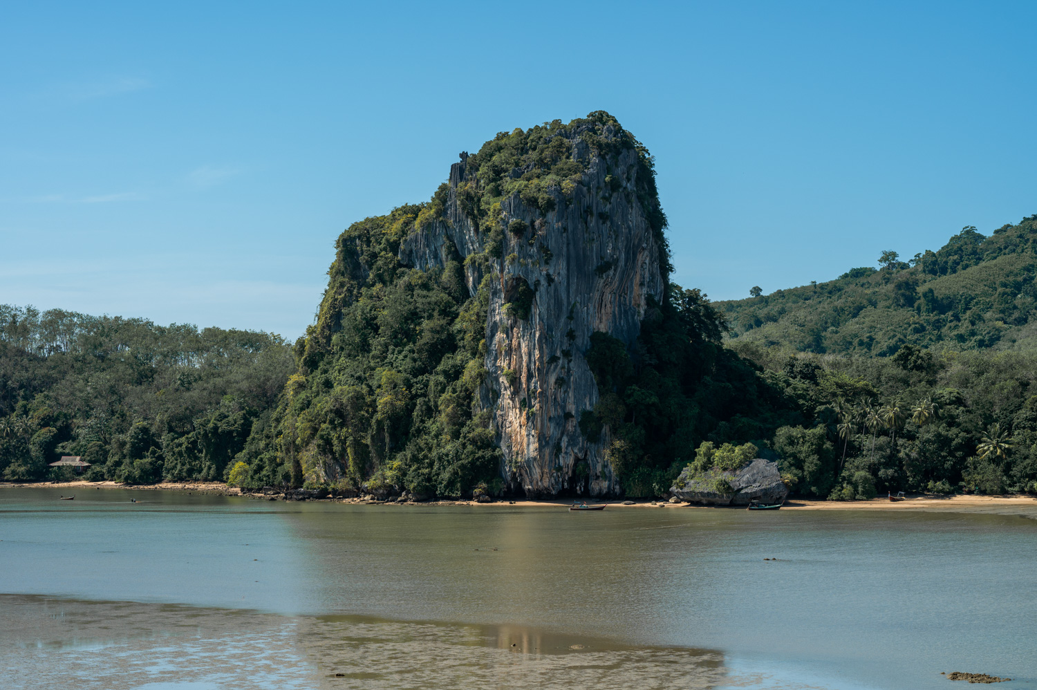Koh Libong (18) Kalksteinberg auf Koh Libong
