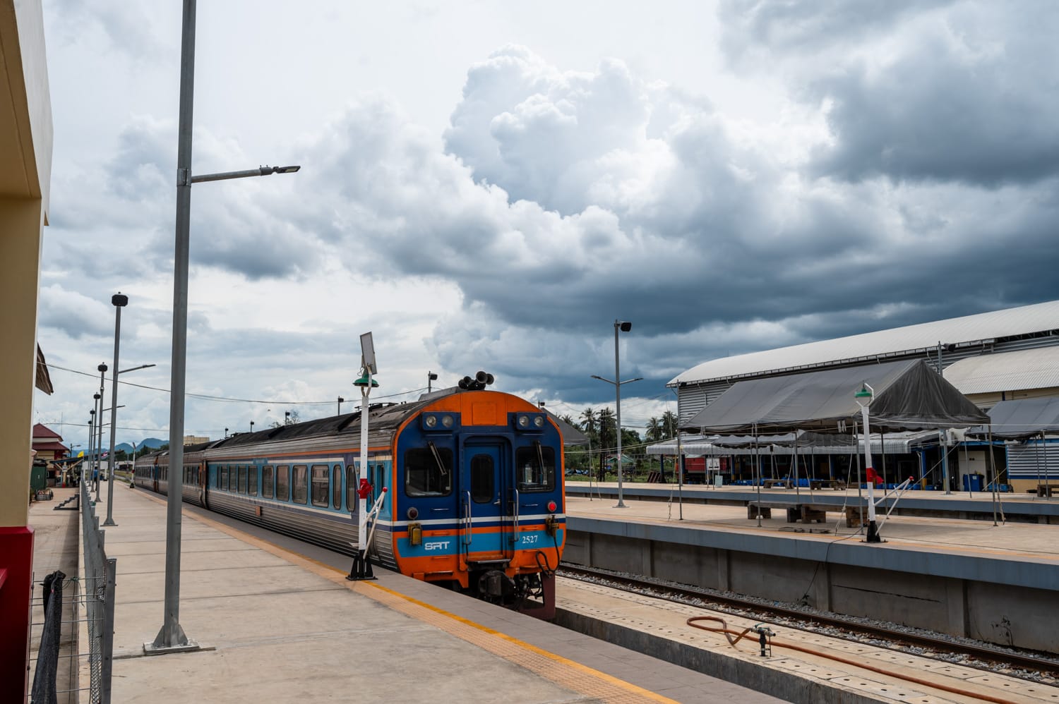 Koh Lipe Anreise AlexAsia (6) Nachtzug von Bangkok nach Trang am Bahnhof