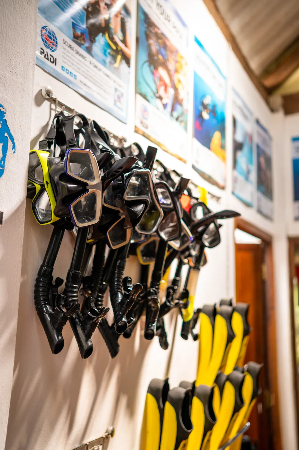 Schnorchelmasken in der Tauchschule Koh Mak Divers