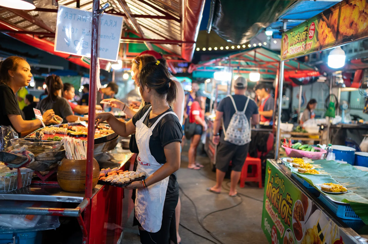 Streetfood auf dem Pantip Nachtmarkt auf Koh Phangan