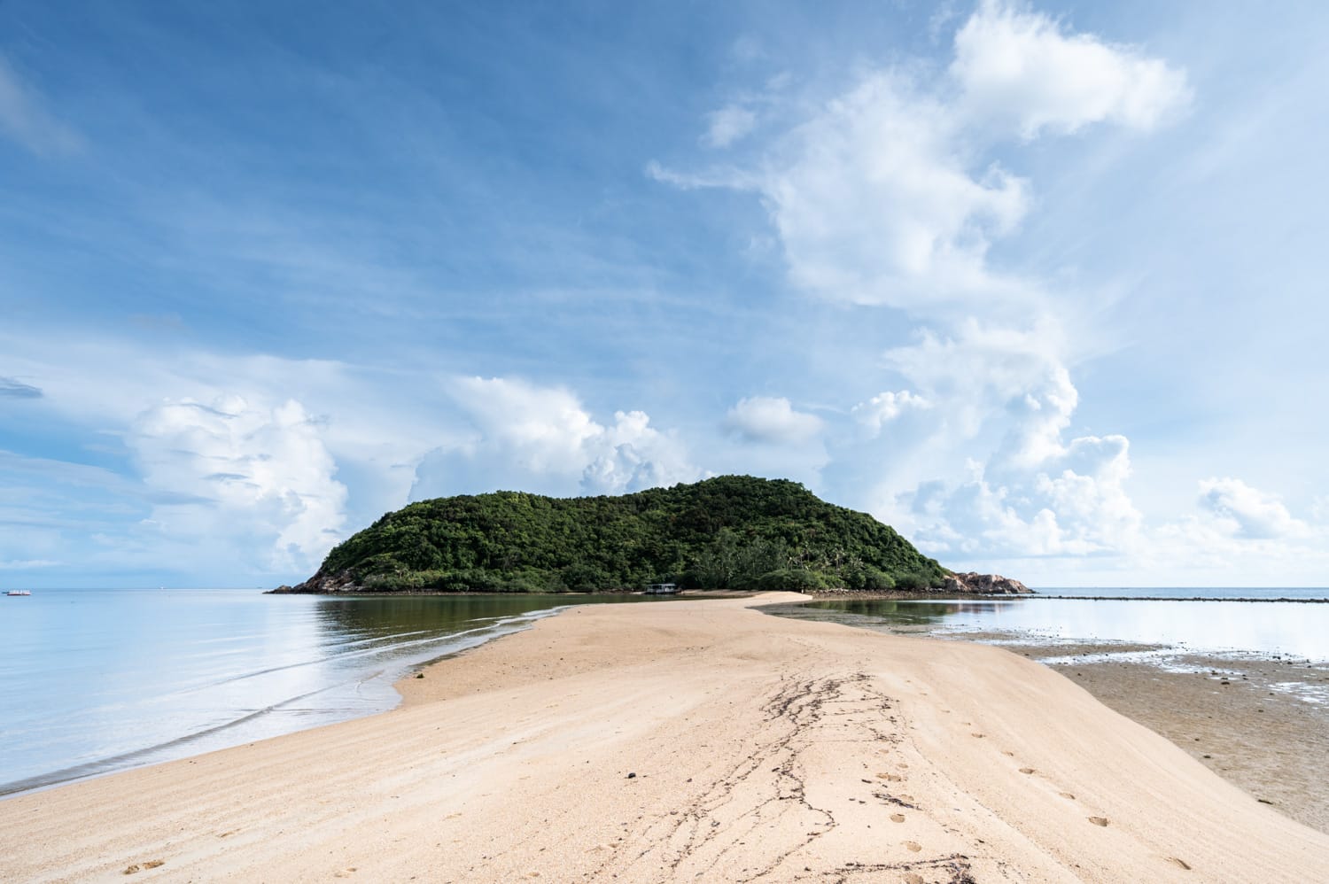 Koh Phangan Sehenswürdigkeiten (52) Sandbank am Koh Ma Beach auf Koh Phangan bei Ebbe