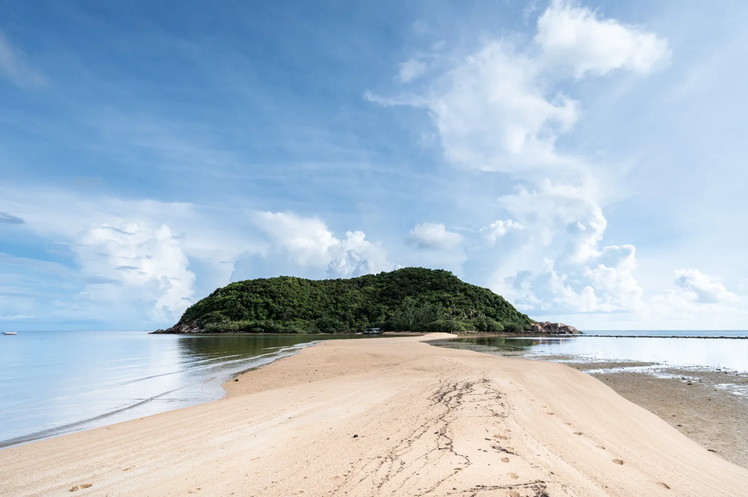 Sandbank am Koh Ma Beach auf Koh Phangan bei Ebbe