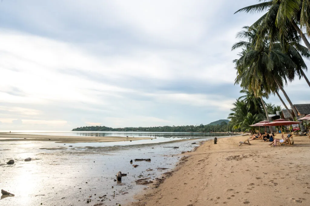 Hin Kong Beach bei starker Ebbe