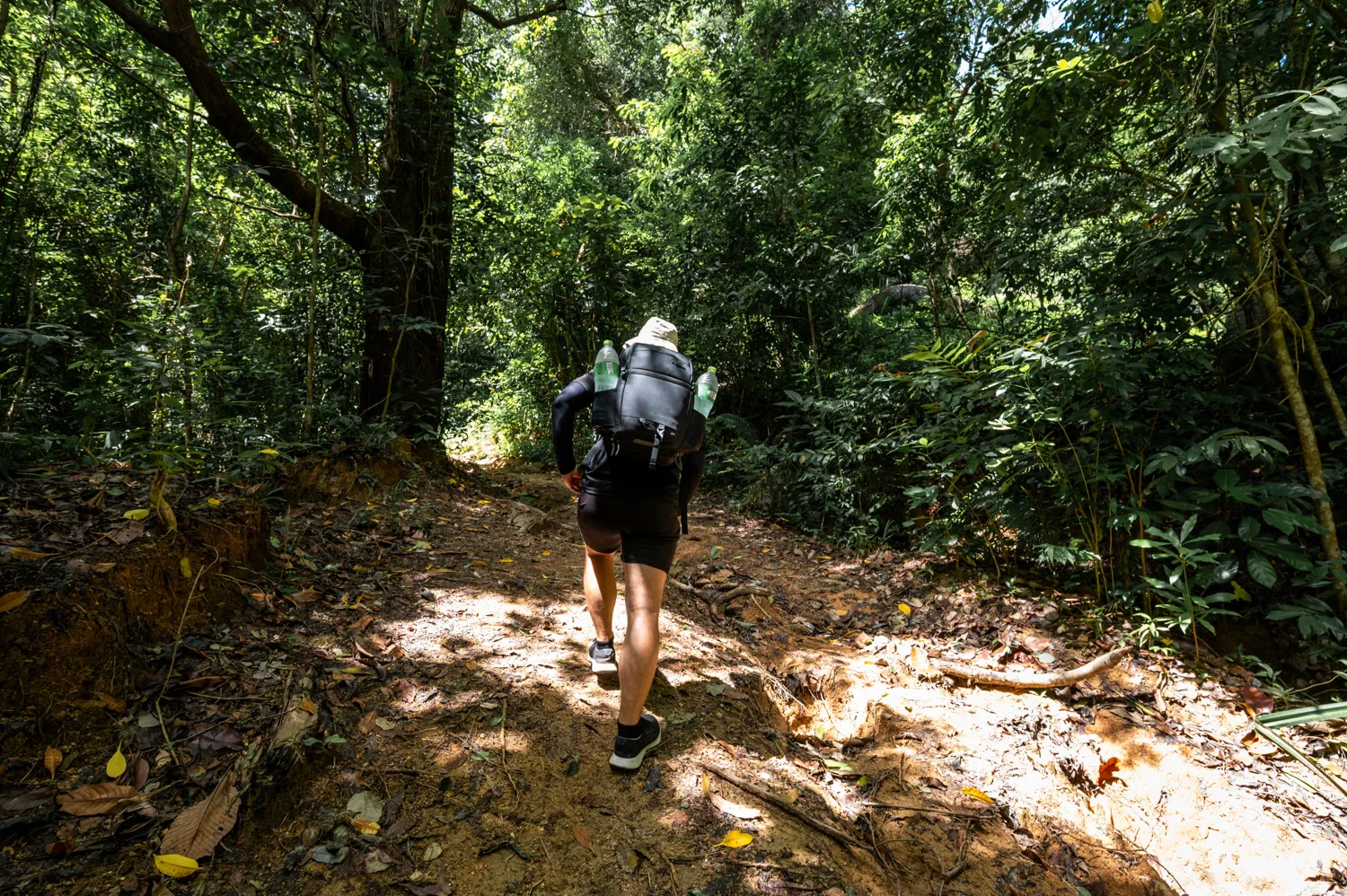 Nils Alexander Kemna wandert auf den Khao Ra auf Koh Phangan