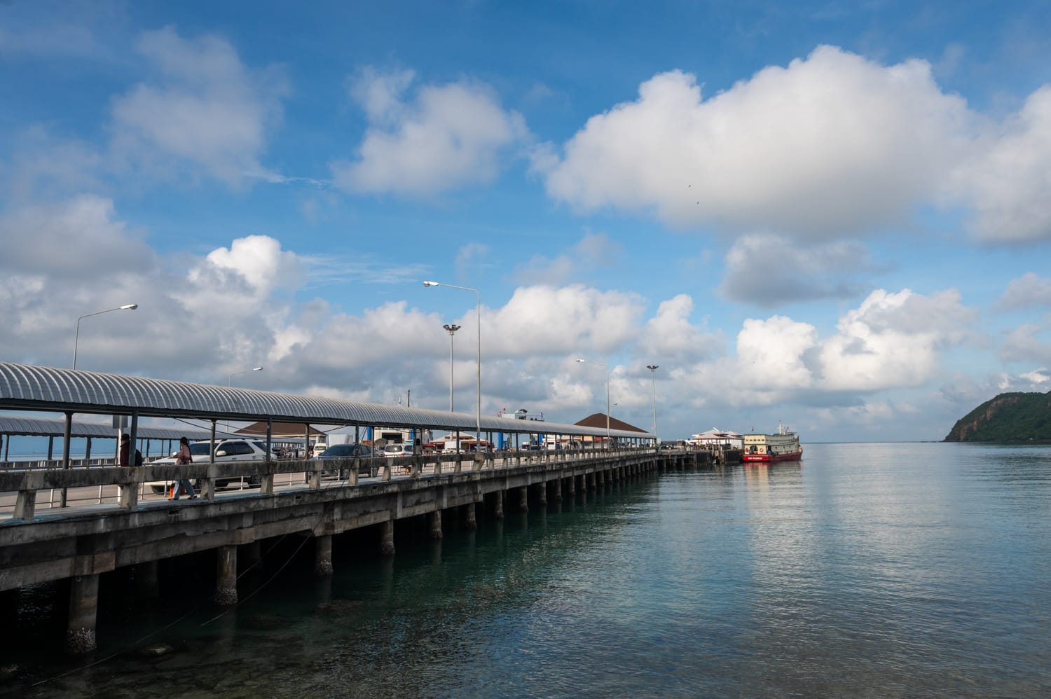 Koh Phangan Sehenswürdigkeiten (70) Fähren am Thong Sala Pier auf Koh Phangan