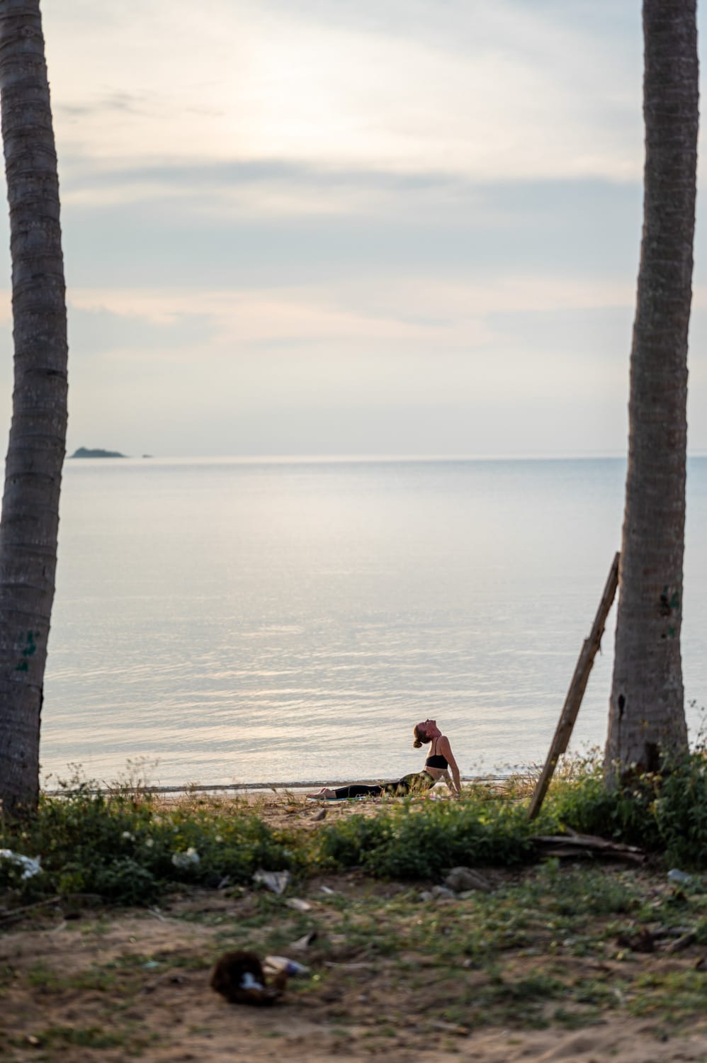 Koh Phangan Sehenswürdigkeiten (73) Yoga am Strand auf Koh Phangan