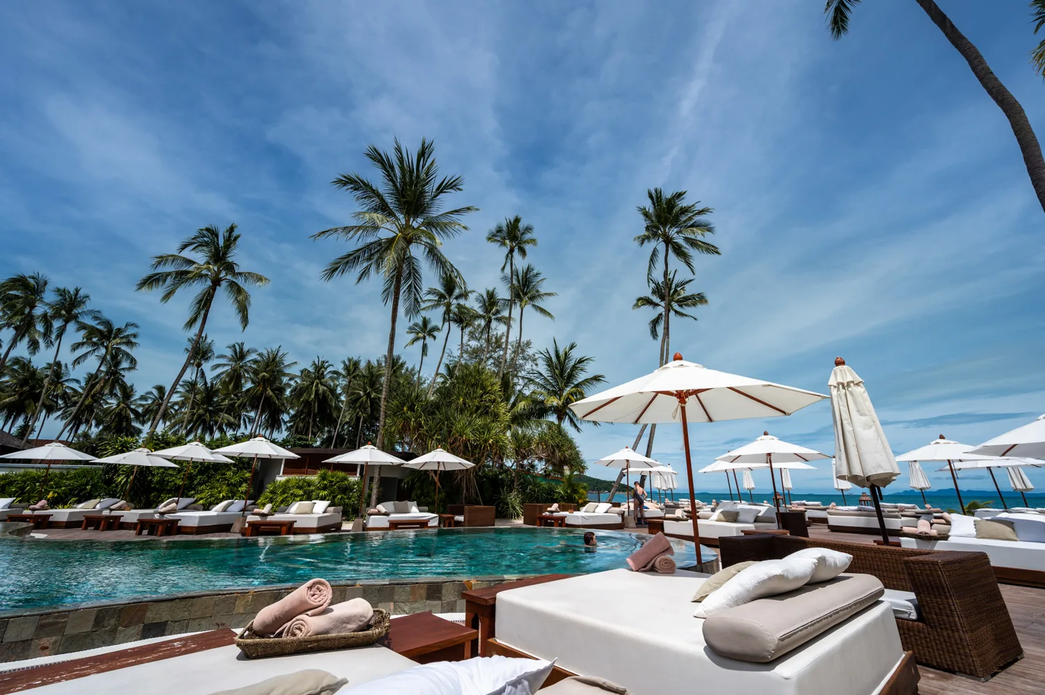 Koh Samui Hotels (22) Daybeds im Nikki Beach Resort am Lipa Noi Beach