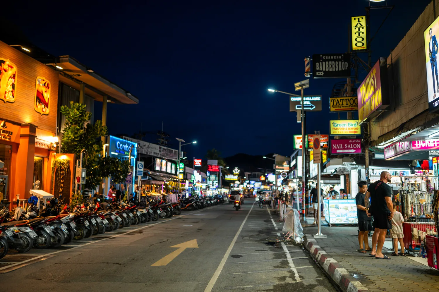 Koh Samui Hotels (33) Chaweng Beach Road am frühen Abend