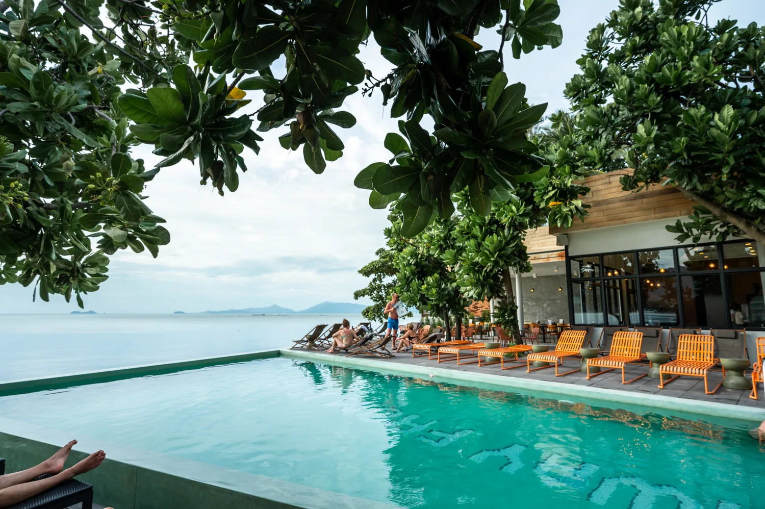 Koh Samui Hotels (39) Pool des Escape Beach Resort am W-Beach Koh Samui