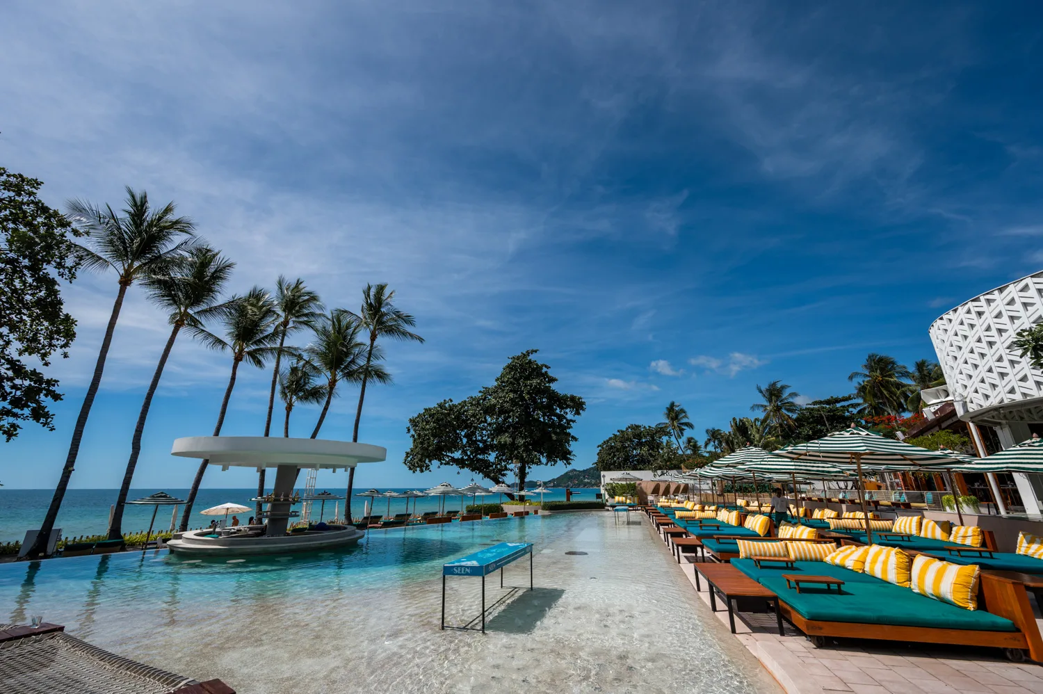 Koh Samui Hotels (8) Pool des Seen Beach Club im Avani Chaweng Hotel